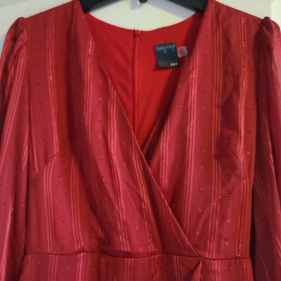 Gabby Skye Scarlet Wrap Dress - Picture 4 of 12